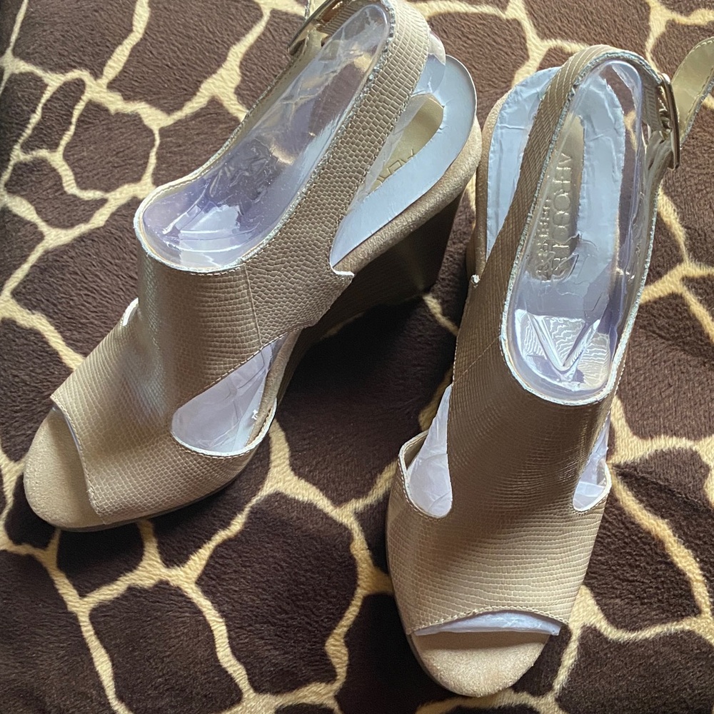 AEROSOLES Leather Honey Blossom Bone Snake Print Wedges